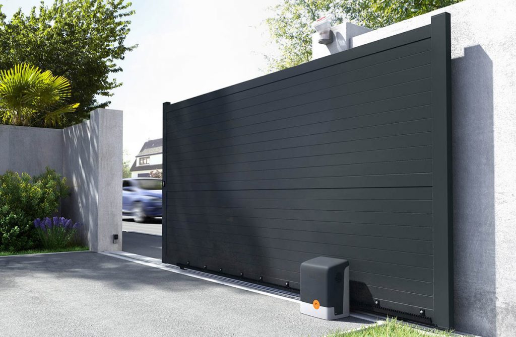 Instalación de portón automático residencial